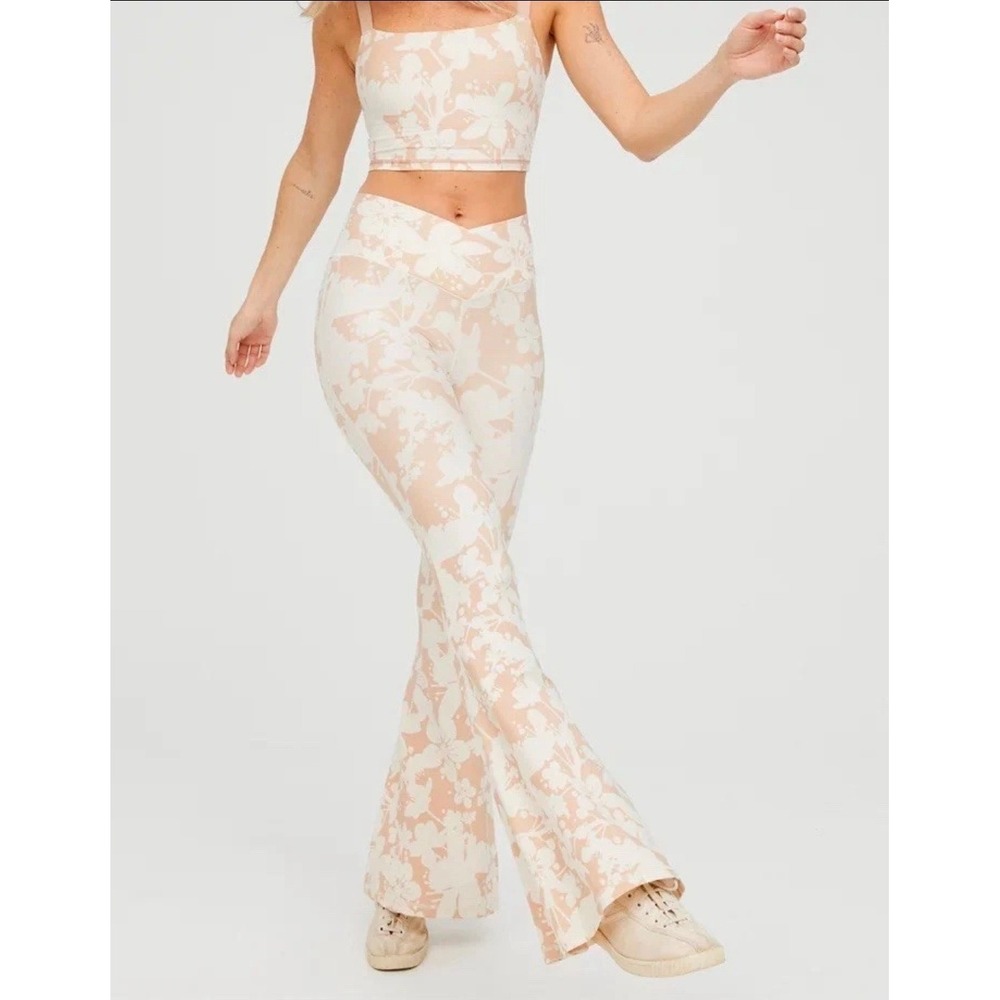 OFFLINE × Aerie Real Me Super Flare Crossover Floral Leggings Peach Cream L Long